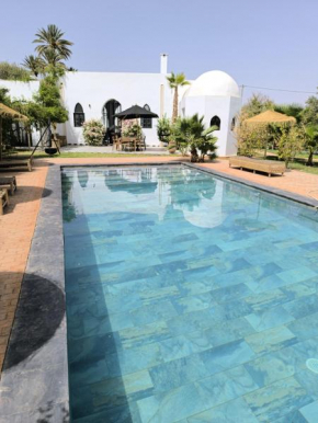 Villa Mauresque Jardin Luxuriant et Piscine Privée Marrakech